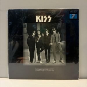 KISS - DRESSED TO KILL