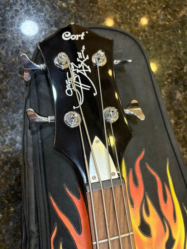 BAIXO AXE GENE SIMMONS KISS - Imagem 3