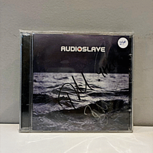 AUDIOSLAVE - OUT OF EXILE (AUTOGRAFADO)