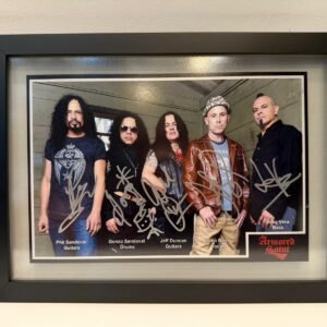QUADRO AUTOGRAFADO ARMORED SAINT