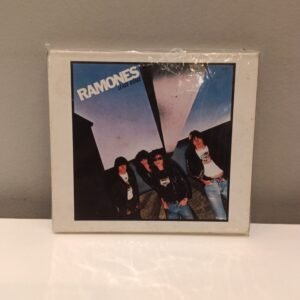 RAMONES - LEAVE HOME