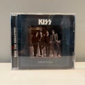 KISS - DRESSED TO KILL